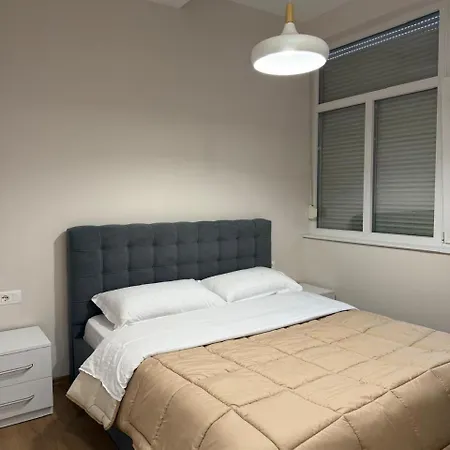 Prayla Luxury 2bd At Delijorgji 地拉那